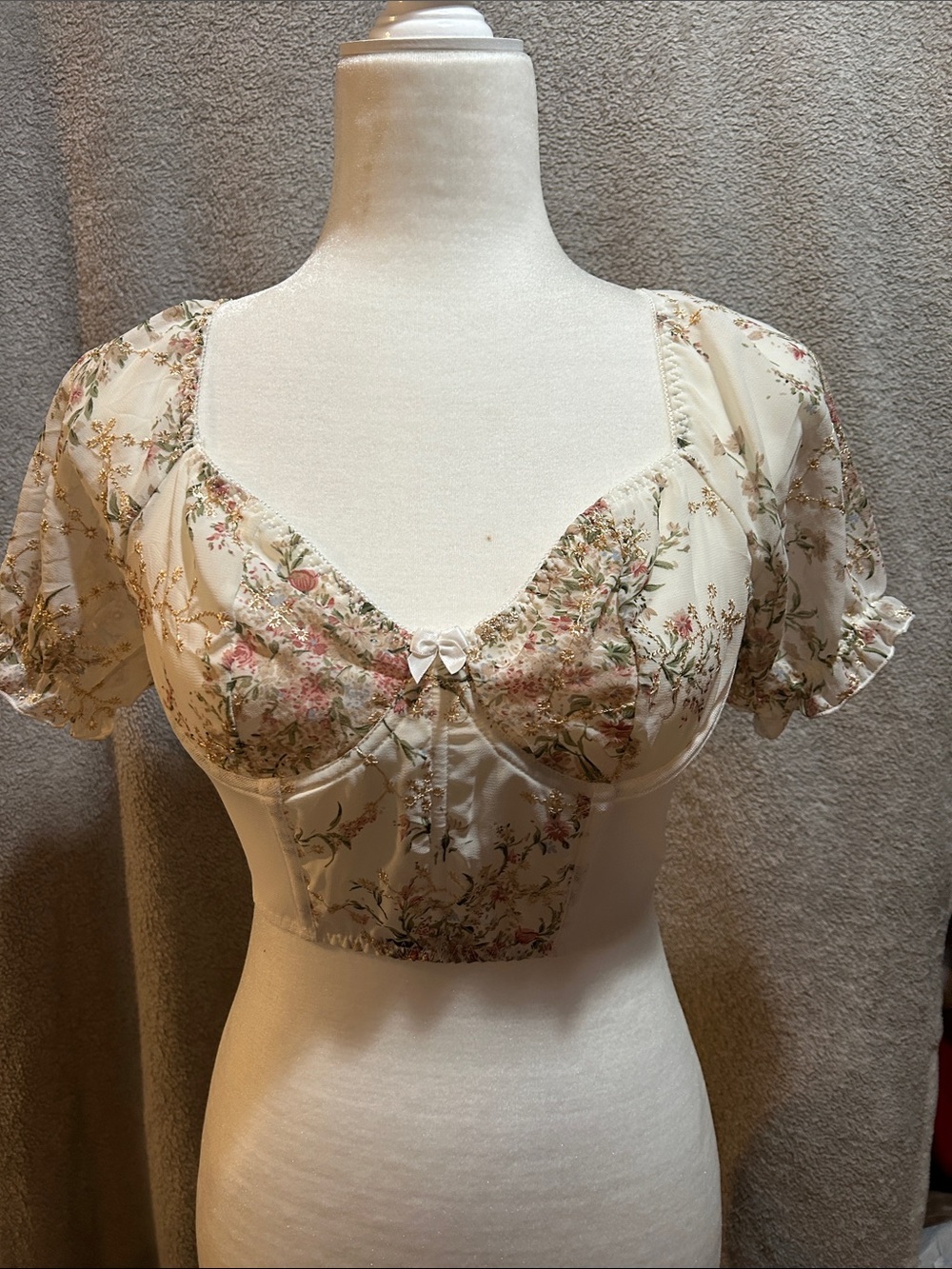 Floral Puff-Sleeve Crop Top in Cream